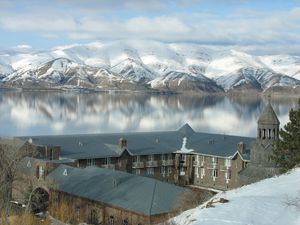 바스케니안 신학 아카데미