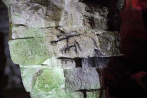 크제미온키 부싯돌 광산. 신석기 시대 도구 제작의 재료 공급원이었으며, 암각화의 한 예인 고대 측벽 예술—여성 신의 선형 픽토그램이 특징이다. 현재 유네스코 세계 유산이다.