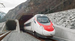 고트하르트 베이스 터널에서 운행중인 SBB ETR 610