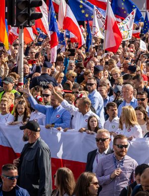 도날트 투스크가 2023년 10월 1일에 열린 백만 개의 심장 행진에 참석한 모습