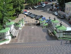 안드리이우스키 내리막길에서 교회로 이어지는 주철 계단.