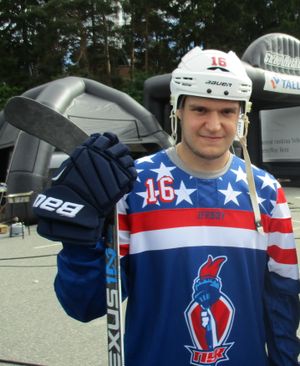 2016년 7월 탐페레에서 거리 하키를 하는 바르코프.