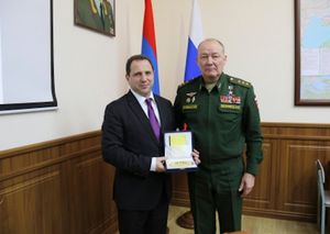 다비드 토노얀}} 아르메니아 국방부 장관, 2019년 2월 9일