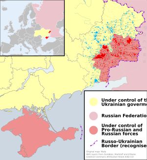 크림반도는 러시아가 2014년에 합병한 지역(분홍색)이다. 돈바스 지역의 분홍색은 2014년 9월에 도네츠크 인민 공화국(DPR)/루간스크 인민 공화국(LPR) 분리주의자들이 점령한 지역을 나타낸다. (빨간색 도시)