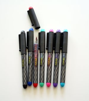 저렴한 일회용 만년필인 파일럿 버시티