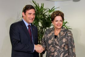 2011년 10월, 당시 브라질 대통령 호세프와 함께