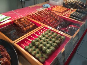 가게에서 판매되는 다양한 당고