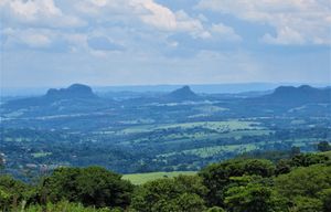 프랑카는 세라 다 카나스트라 국립공원을 볼 수 있는 고원에 위치해 있다.
