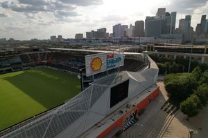 셸 에너지 스타디움은 휴스턴 대시와 다이너모의 현재 홈 구장이다.