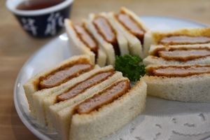 카츠 샌드는 1935년 분쿄구 유시마의 이센에서 유래되었다.