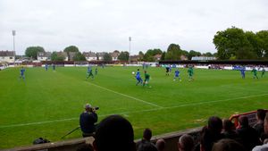 킹스미도 2007년 8월 18일 AFC 윔블던이 램스게이트를 상대로 2007-08 시즌 이스미언 리그 프리미어 디비전 첫 리그 경기에서 2-0으로 승리하는 모습