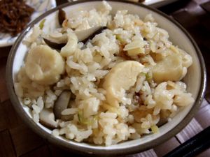 가리비와 버섯을 넣은 타키코미고한