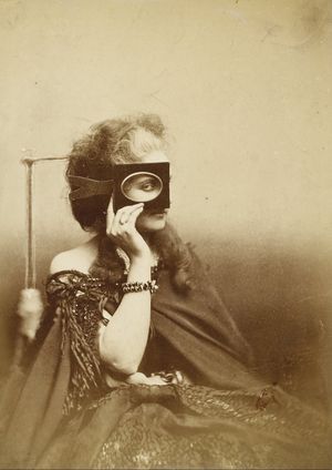피에르-루이 피에르송의 사진 속 백작 부인 (c. 1863/66)