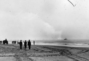 1863년 하스와 필에 의해 촬영된 USS 뉴아이언사이즈(1862년 취역한 미국의 군함)과 5-모니터급 전함