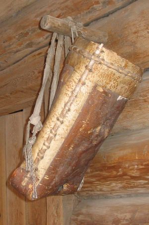 바이칼호 근처 박물관에 있는 자작나무 껍질로 만든 배낭