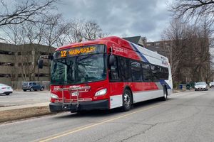 나이아가라 프론티어 교통국(Niagara Frontier Transportation Authority) 전기 버스, 엘름우드 빌리지