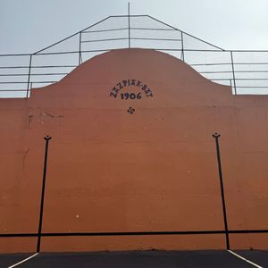 생피에르 미클롱의 프론톤