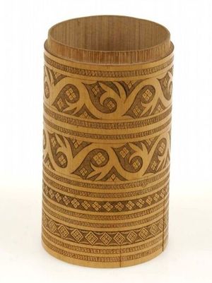 작은 대나무 담뱃대. 이러한 수공예품은 관광객들에게 인기가 있다.