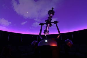 노르웨이 산네스에 있는 과학 공장 (Vitenfabrikken)의 천체투영관 내부.