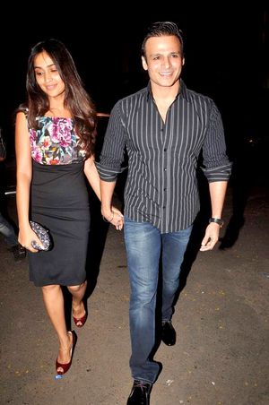 2012년 아내 프리양카와 함께 있는 오베로이