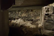 산 크리스토발 성의 유적, 스페인 광장 지하