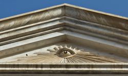 산타크루스데테네리페의 프리메이슨 사원 정면에 있는 섭리의 눈.