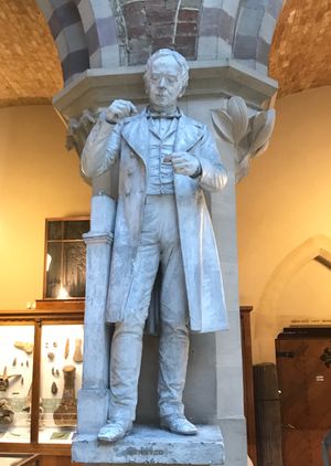 옥스퍼드 대학교 자연사 박물관에 있는 외르스테드의 동상