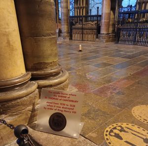 캔터베리 대성당에 있던 토마스 베켓 성해 유물의 이전 장소