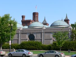 인디펜던스 애비뉴에서 본 미술관