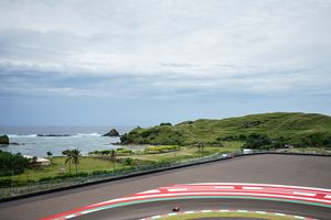 만달리카 국제 스트리트 서킷이 내려다보이는 세거 해변