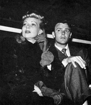 스털링과 당시 여자친구이자 이후 아내가 된 앤 서던이 할리우드 스타 야구 경기 (1942)