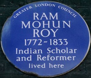 대 런던 시의회가 발행한 블루 플라크는 로이가 영국에서 생활할 때 살았던 49 베드포드 스퀘어 벽에 부착되어 있다.