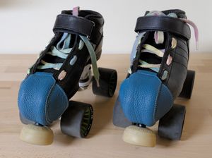 가죽 보호대가 있는 쿼드 스케이트