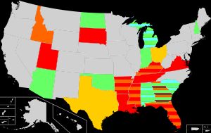 2022년 8월 현재 공립학교 및 정부 건물에 국가 모토가 표시된 미국 주 지도