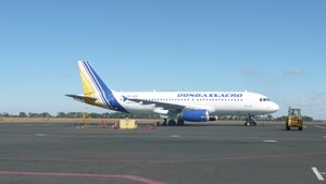 돈바스에어 에어버스 A320-200 도네츠크 국제공항에 주기