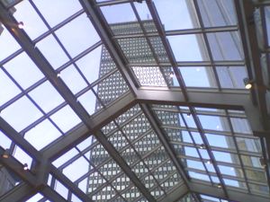 2012년 12월 보스턴의 프루덴셜 센터 쇼핑몰에서 바라본 프루덴셜 타워