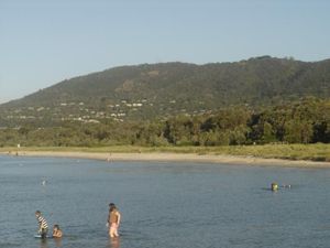 아서스 시트(높이 305m)와 포트 필립 남부의 드로마나 만