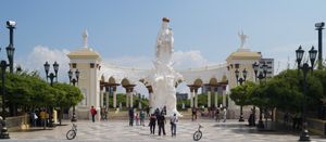 치키퀴라의 로사리오 성모상 기념비