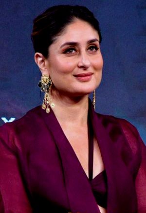 카리나 카푸르(Kareena Kapoor)는 그녀의 연기로 광범위한 비평가들의 찬사를 받았다.