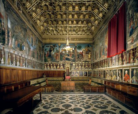 스페인 최고 수석 주교좌 성당인 톨레도 대성당 내부. 천장 장식이 이슬람식이다.