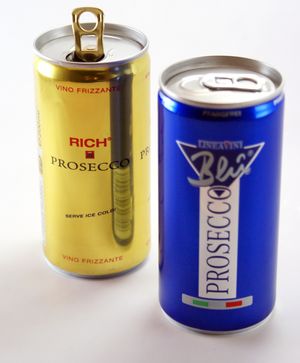 저렴한 프로세코는 캔으로도 판매된다.
