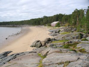 키 섬의 오네가 만 해안