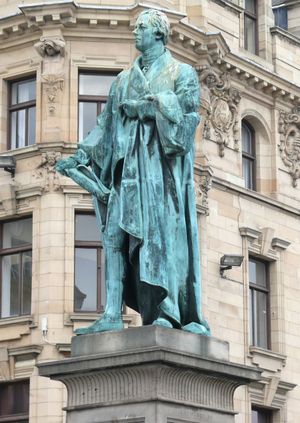 에든버러 조지 스트리트에 세워진 윌리엄 피트 동상