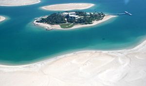 7회 포뮬러 1 월드 챔피언 미하엘 슈마허가 소유한 섬. 두바이 왕세자 셰이크 모하메드 빈 라시드 알 막툼이 선물했다.