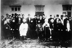 1906~07년 슈샤에서 아르메니아 및 아제르바이잔 공동체의 종교 지도자 및 원로로 구성된 카라바흐 화해 위원회