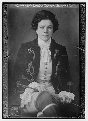 델리아 라인하르트(1923년경 옥타비안 역)