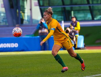 캐틀리가 2017년 알가르브컵에서 매틸다스 소속으로 뛰고 있다.