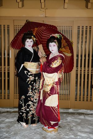 사유키(왼쪽)와 사유키의 연수생(오른쪽)