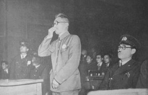 제국은행 사건 1심(도쿄지방재판소) 제1회 공판에서의 히라사와.