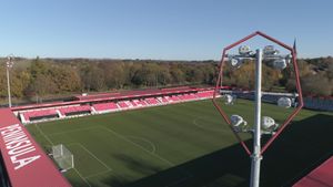 샐퍼드 시티 FC의 경기장인 무어 레인(Moor Lane)의 페닌슐라 스타디움(Peninsula Stadium). 샐퍼드 대성당의 첨탑이 부분적으로 보인다.